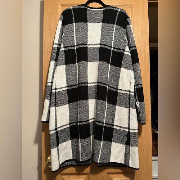 Apt 9 Black and White Plaid Duster Cardigan - Picture 12 of 15